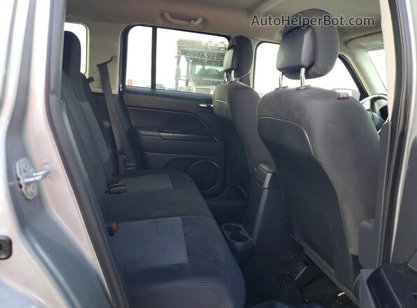 1C4NJPFAXGD698115 2016 JEEP PATRIOT Silver Вид задніх сидінь