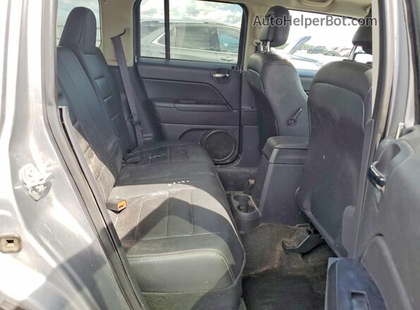 1C4NJRAB3GD722024 2016 JEEP PATRIOT Silver Vista interior trasera