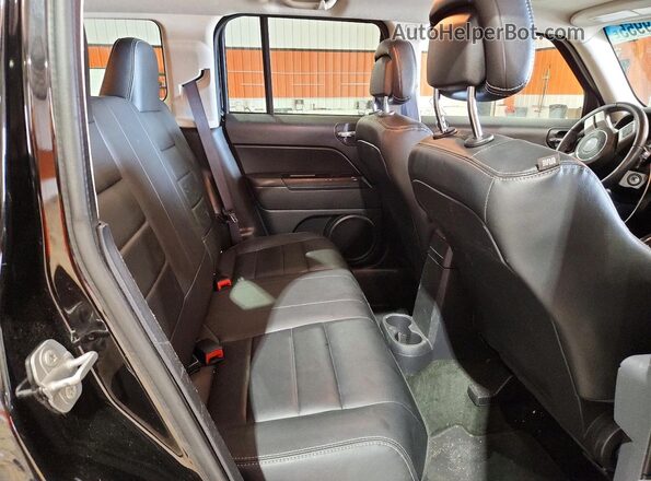 1C4NJRAB4GD684075 2016 JEEP PATRIOT Black Widok wnętrza z tyłu