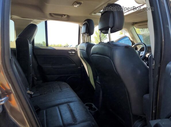 1C4NJRAB7GD798619 2016 JEEP PATRIOT Gray Вид задньої частини салону