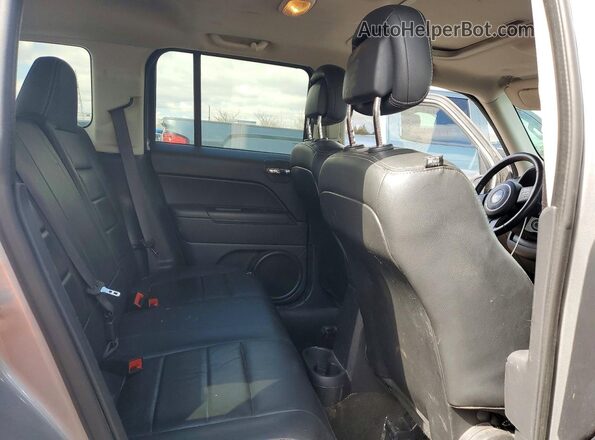 1C4NJRABXGD721758 2016 JEEP PATRIOT Silver Вид задніх сидінь