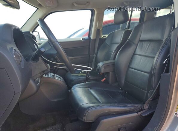 1C4NJRABXGD721758 2016 JEEP PATRIOT Silver Вид салону спереду