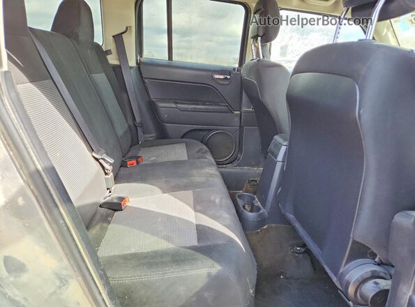 1C4NJRBB0HD181711 2017 JEEP PATRIOT Silver უკანა სალონის ხედი