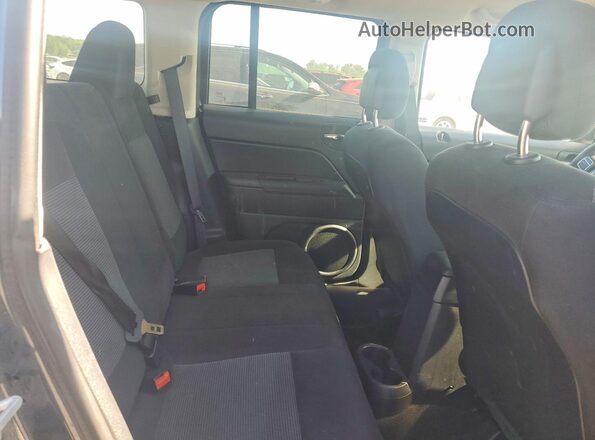1C4NJRBB1GD511998 2016 JEEP PATRIOT Gray Вид задньої частини салону