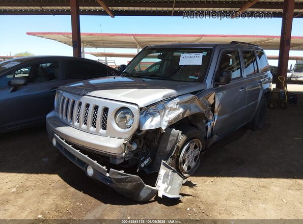 1C4NJRBB2GD778907 2016 JEEP PATRIOT Silver Vista tres cuartos delantera izquierda