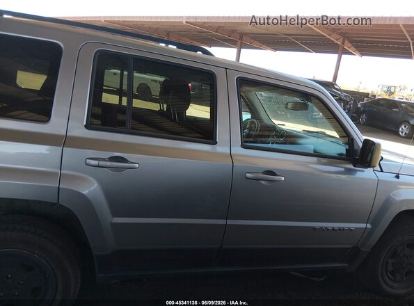 1C4NJRBB2GD778907 2016 JEEP PATRIOT Silver Vista interior trasera