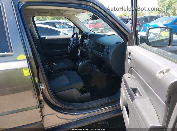 1C4NJRBB6GD650850 2016 JEEP PATRIOT Gray Front interior view