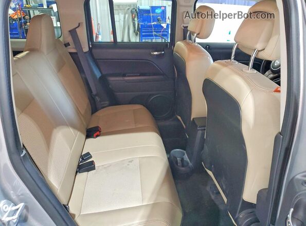 1C4NJRBB6GD714711 2016 JEEP PATRIOT Silver Widok wnętrza z tyłu