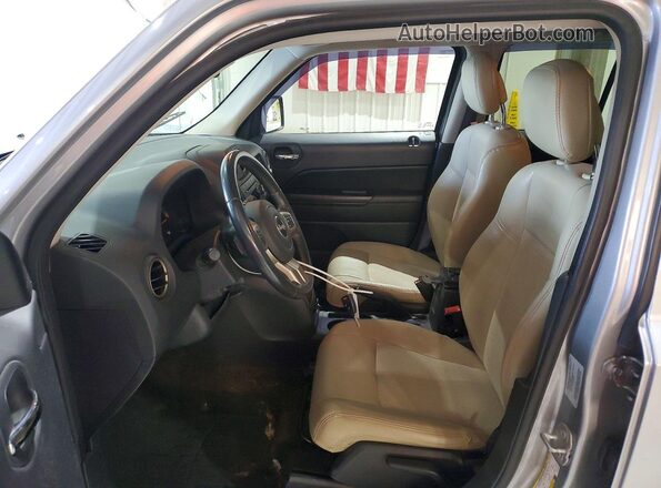 1C4NJRBB6GD714711 2016 JEEP PATRIOT Silver Widok wnętrza z przodu