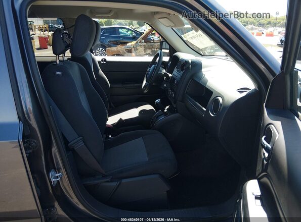 1C4NJRBB6HD163830 2017 JEEP PATRIOT Серый Вид салона спереди