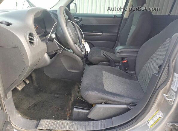 1C4NJRBB7GD668712 2016 JEEP PATRIOT Silver Вид салону спереду