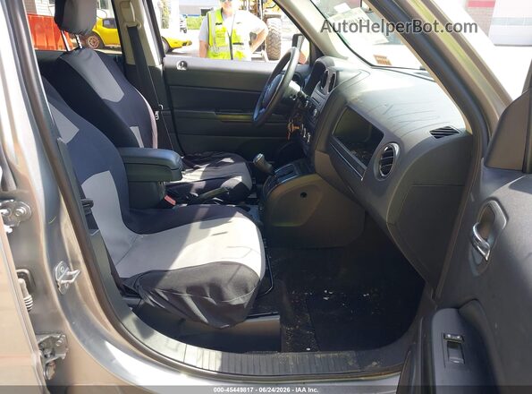 1C4NJRBB8GD518527 2016 JEEP PATRIOT Серебряный Вид салона спереди