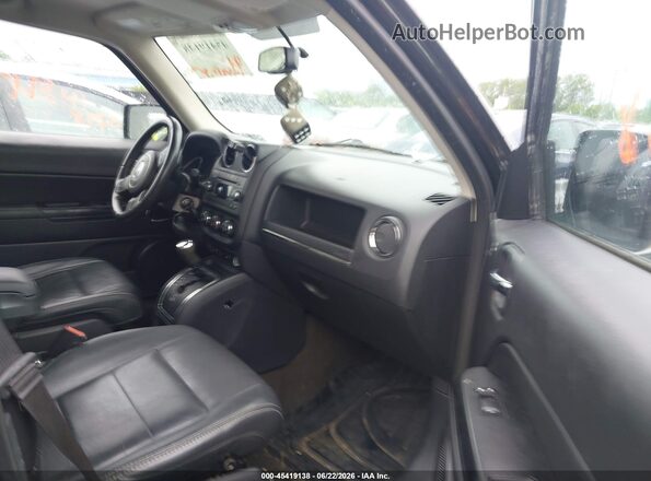 1C4NJRFB4GD500665 2016 JEEP PATRIOT Черный Вид салона спереди