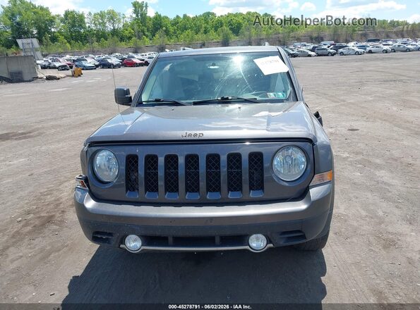 1C4NJRFB4HD140055 2017 JEEP PATRIOT Gray Вид панелі приладів