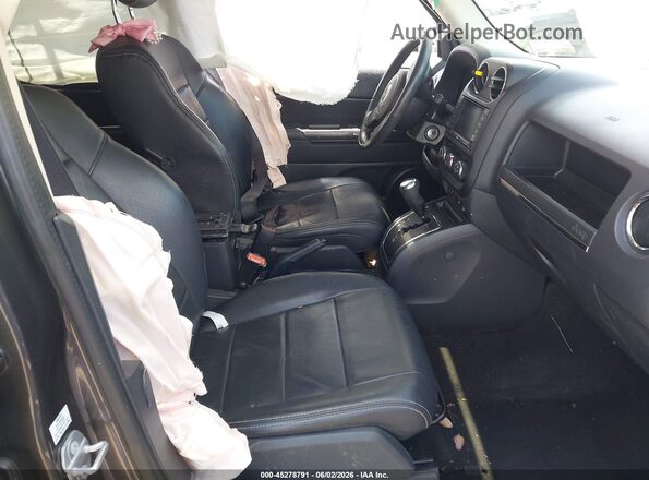 1C4NJRFB4HD140055 2017 JEEP PATRIOT Gray Вид салону спереду