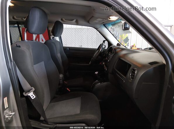 1C4NJRFB6GD758413 2016 JEEP PATRIOT Серый Вид салона спереди