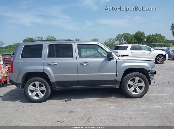 1C4NJRFB6HD144169 2017 JEEP PATRIOT Серый Вид задней части салона
