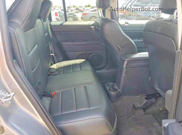 1C4NJRFB6HD196336 2017 JEEP PATRIOT Silver Vista interior trasera