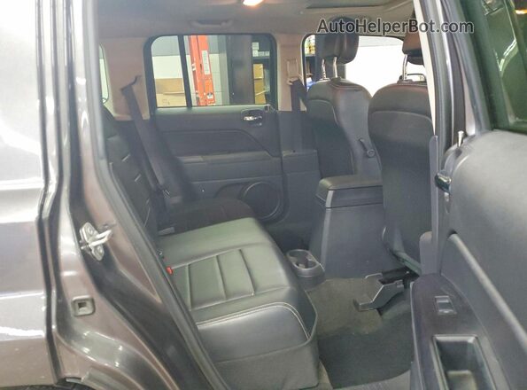 1C4NJRFB7GD613803 2016 JEEP PATRIOT Серый Вид задних сидений