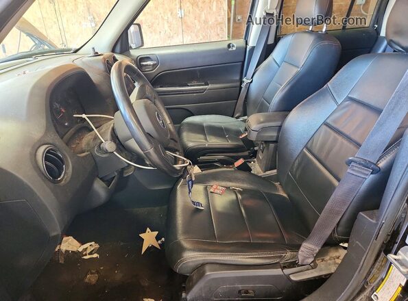 1C4NJRFB8HD196368 2017 JEEP PATRIOT Black Вид салону спереду