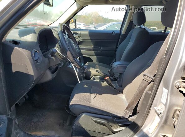 1C4NJRFB9GD614046 2016 JEEP PATRIOT Silver Front interior view