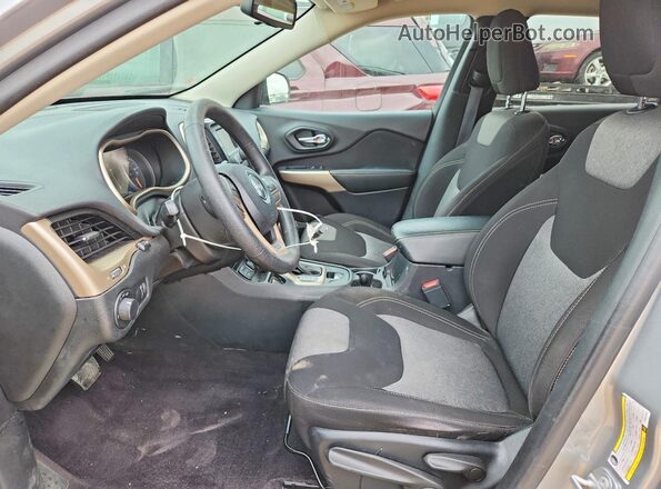 1C4PJLAB0HW572451 2017 JEEP CHEROKEE Silver Widok wnętrza z przodu
