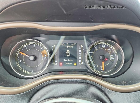 1C4PJLAB0HW572451 2017 JEEP CHEROKEE Silver Widok zestawu wskaźników