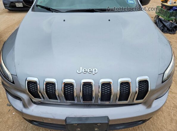 1C4PJLAB0HW572451 2017 JEEP CHEROKEE Silver Widok komory silnika