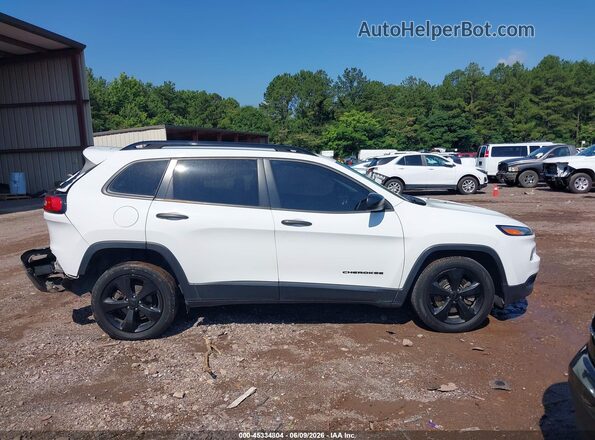 1C4PJLAB2HW549107 2017 JEEP CHEROKEE White Widok wnętrza z tyłu