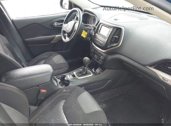 1C4PJLAB2HW644623 2017 JEEP CHEROKEE Blue Front interior view