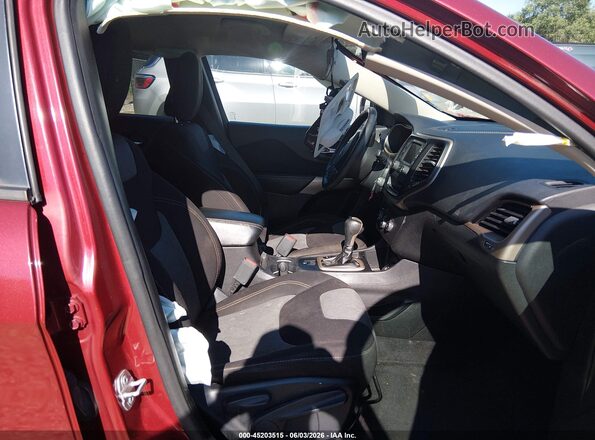 1C4PJLAB2HW661566 2017 JEEP CHEROKEE Red Vista interior delantera