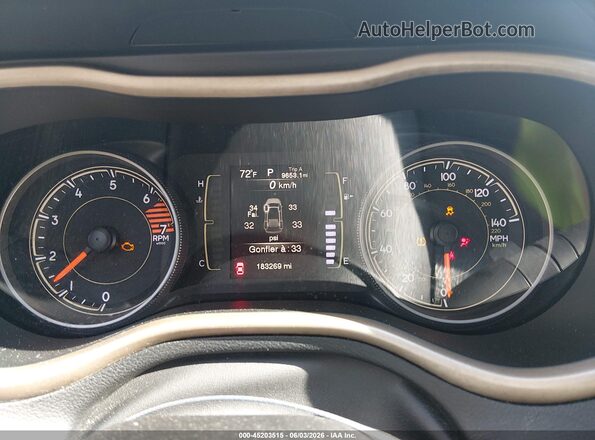 1C4PJLAB2HW661566 2017 JEEP CHEROKEE Red Vista de los asientos traseros