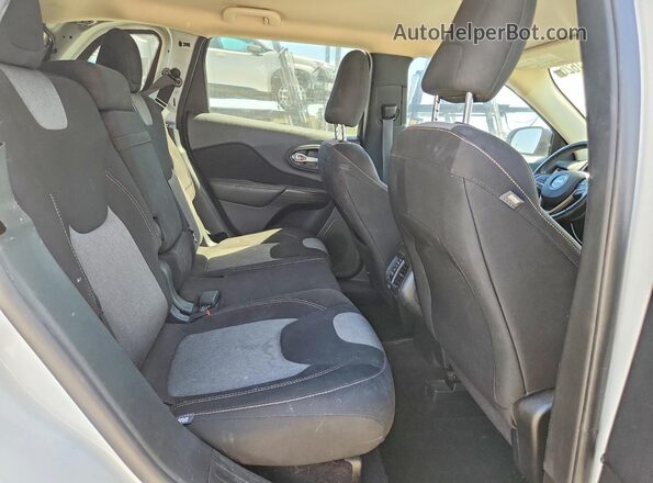 1C4PJLAB3GW315380 2016 JEEP CHEROKEE White Սալոնի հետևի տեսք