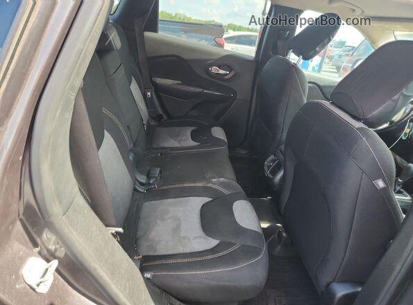 1C4PJLAB5HW540966 2017 JEEP CHEROKEE Gray 