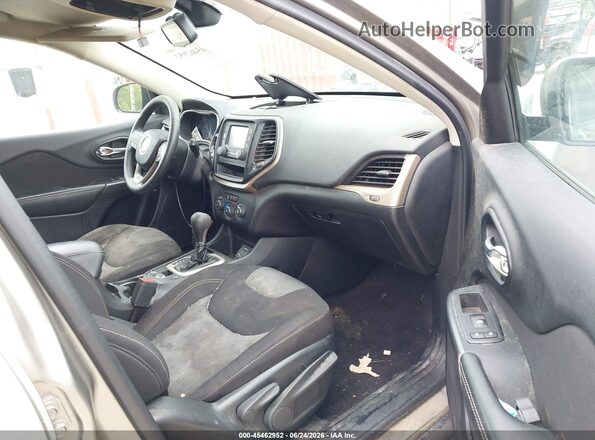 1C4PJLAB5HW549036 2017 JEEP CHEROKEE Brown Widok wnętrza z przodu