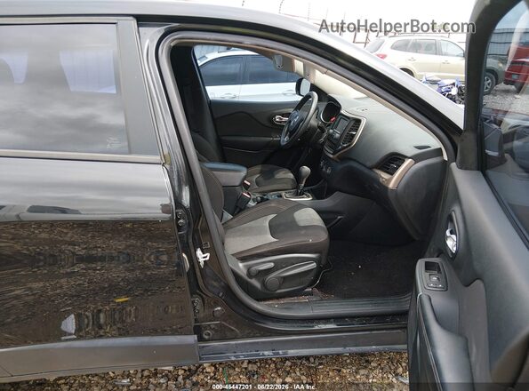 1C4PJLAB6GW282004 2016 JEEP CHEROKEE Черный Вид салона спереди