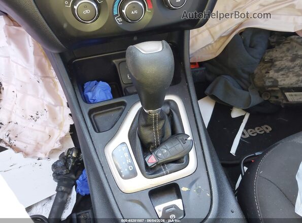 1C4PJLAB7GW158789 2016 JEEP CHEROKEE White წინა პანელის ხედი
