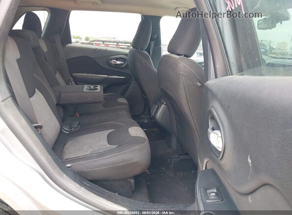 1C4PJLAB8GW172023 2016 JEEP CHEROKEE Gray Widok naklejki z numerem VIN