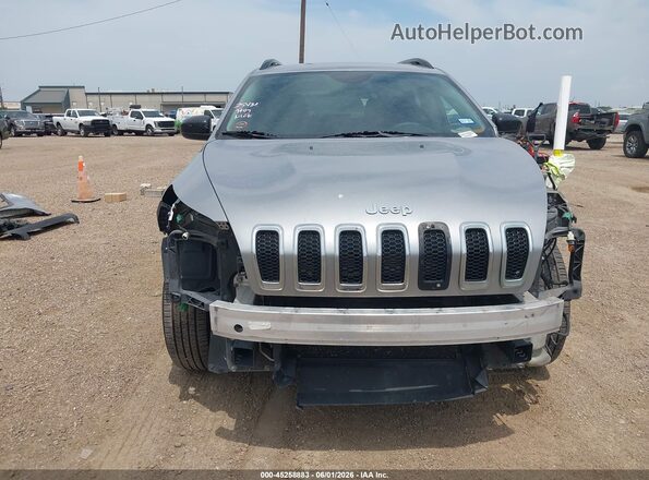 1C4PJLAB8GW172023 2016 JEEP CHEROKEE Gray Widok wnętrza z tyłu