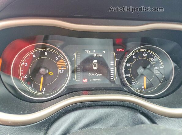 1C4PJLAB9HD231822 2017 JEEP CHEROKEE Maroon Սարքավորումների վահանակի տեսք