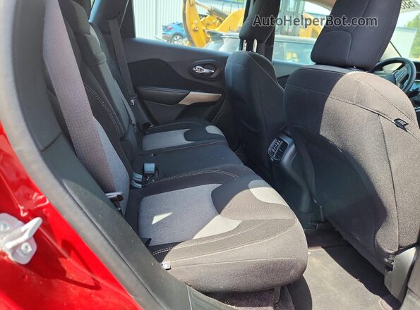 1C4PJLAB9HD231822 2017 JEEP CHEROKEE Maroon Հետևի նստատեղերի տեսք