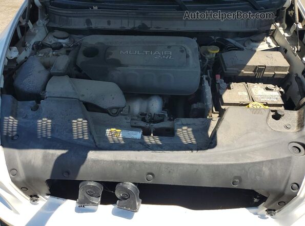 1C4PJLAB9HW507789 2017 JEEP CHEROKEE White Vista del compartimento del motor