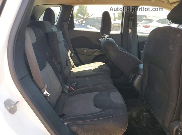 1C4PJLAB9HW507789 2017 JEEP CHEROKEE White Vista interior trasera