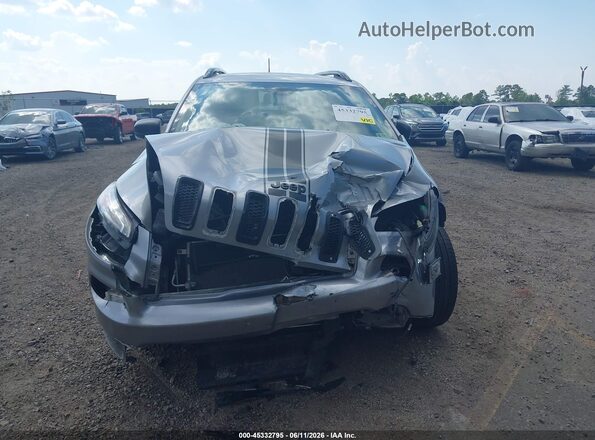 1C4PJLABXHW586048 2017 JEEP CHEROKEE Silver Rear interior view