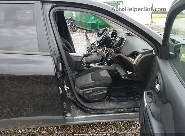 1C4PJLAS0HW654728 2017 JEEP CHEROKEE Черный Вид салона спереди