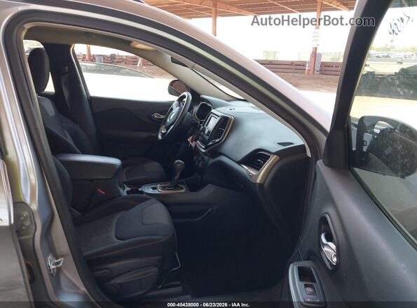 1C4PJLAS1GW208165 2016 JEEP CHEROKEE Silver Vista interior delantera