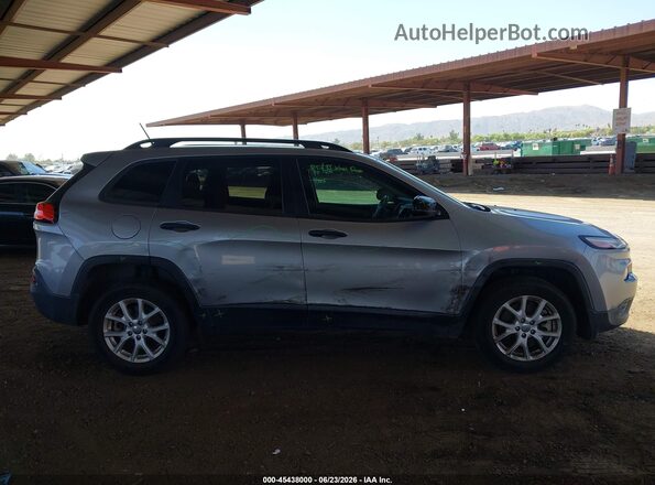 1C4PJLAS1GW208165 2016 JEEP CHEROKEE Silver Vista interior trasera