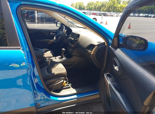 1C4PJLCB0JD595646 2018 JEEP CHEROKEE Blue Vista interior delantera