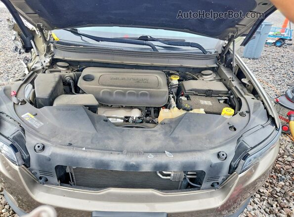 1C4PJLCB0KD247993 2019 JEEP CHEROKEE Tan Вид задньої частини салону