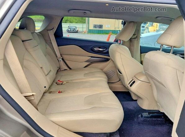 1C4PJLCB0KD247993 2019 JEEP CHEROKEE Tan Вид задніх сидінь